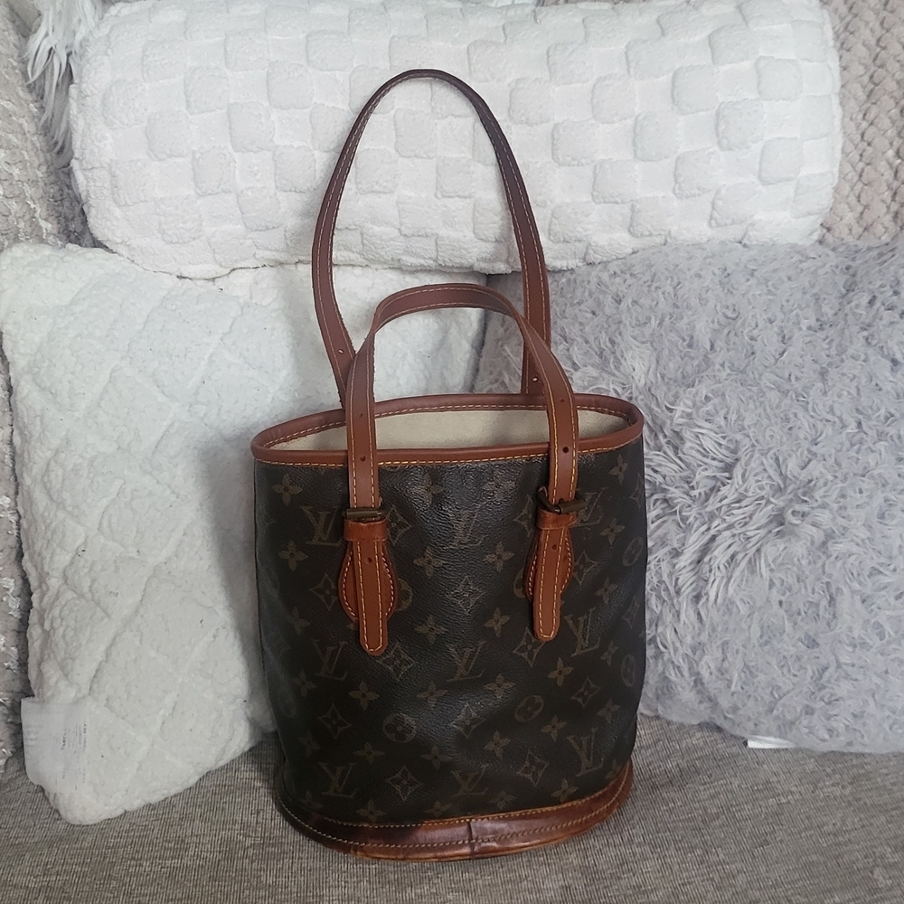 LOUIS VUITTON Monogram Bucket PM Shoulder Bag M42238..Authentic!!! - Picture 3 of 16